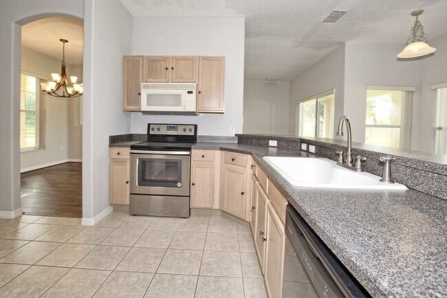 Building Photo - Spacious Home in Isles of Bellalago