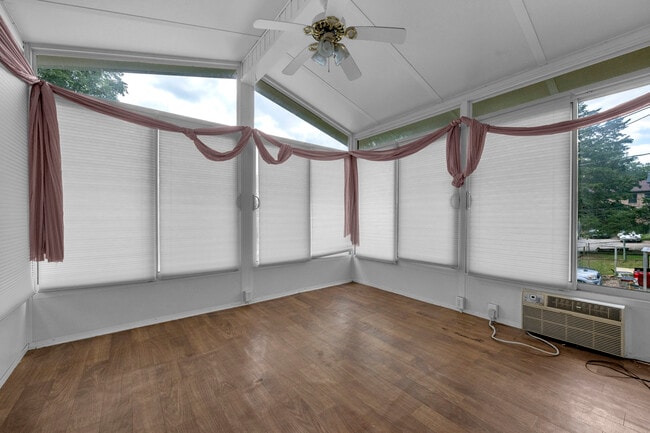 Building Photo - 2221 Avenue W26th St