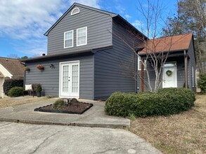 Building Photo - 2200 Parkside Dr