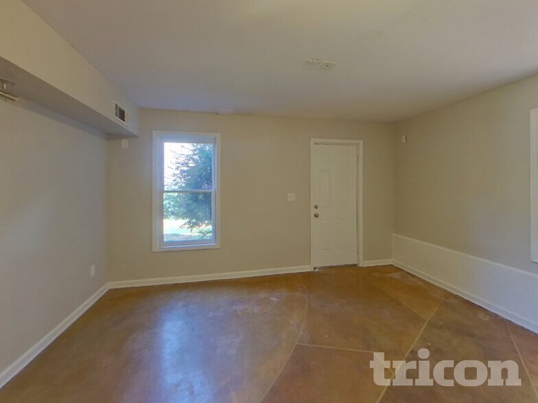 Building Photo - 1114 Fairview Club Cir