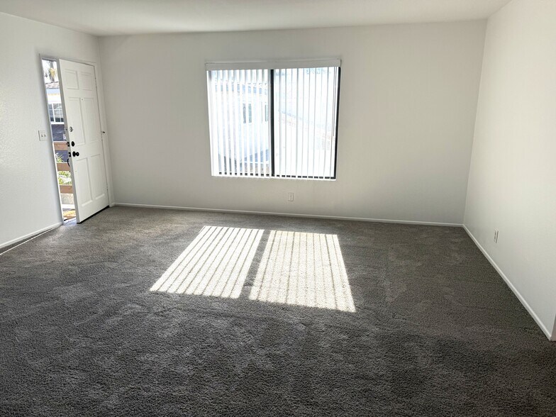 Building Photo - 10777 Walnut St