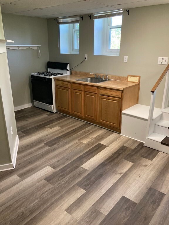 Building Photo - 604 Rock St