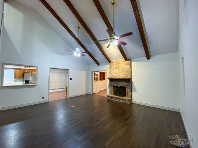 Building Photo - Beautiful Home Located in Thousand Oaks Move in Ready!