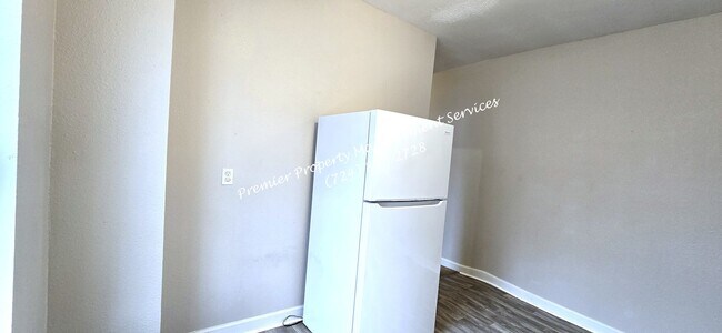 Building Photo - 465 E Washington St