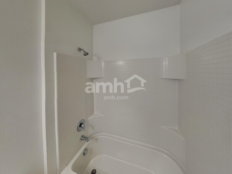 Building Photo - 5010 Windbourne Way