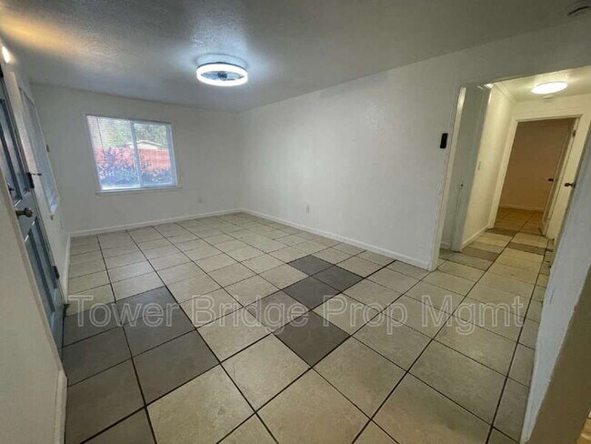 Building Photo - 474 Harding Ave