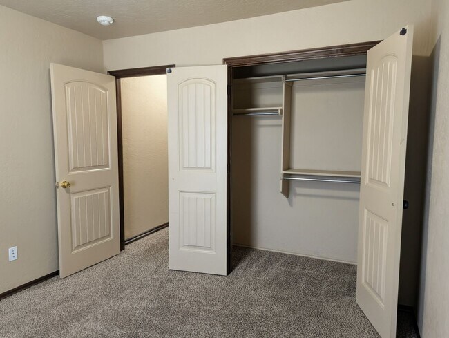 Building Photo - Comfort, Space & Flexibility – 3 Bed Home in Moore School District