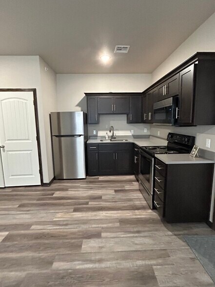 Building Photo - 2425 S Jackson Ave