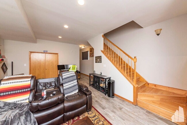 Building Photo - 1401 N Artesian Ave