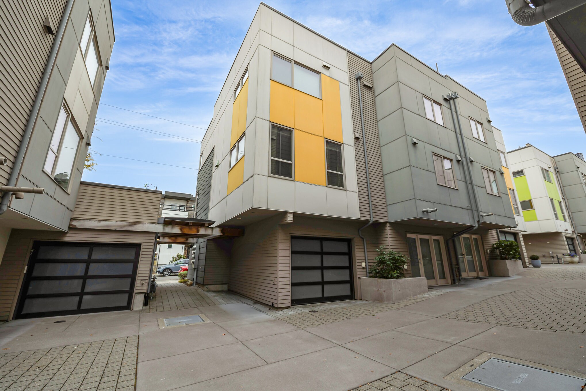 Building Photo - 2405 S Holgate St