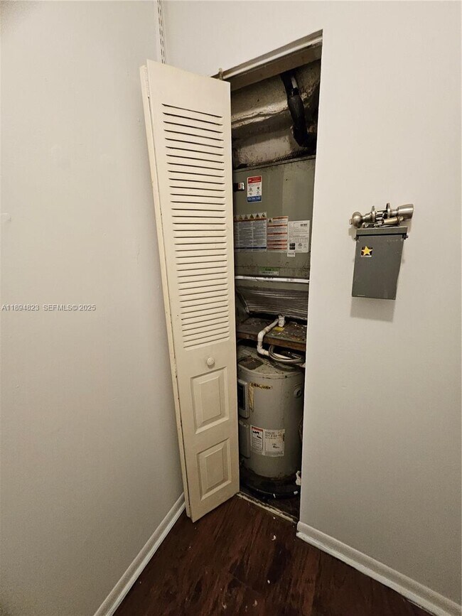 Building Photo - 2511 NW 56th Ave