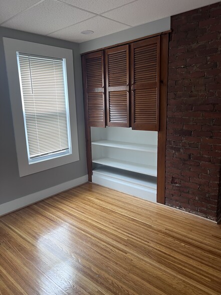 Spare room/office - 21 Audubon St