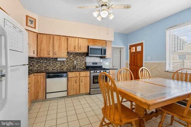 Building Photo - 7146 Tulip St