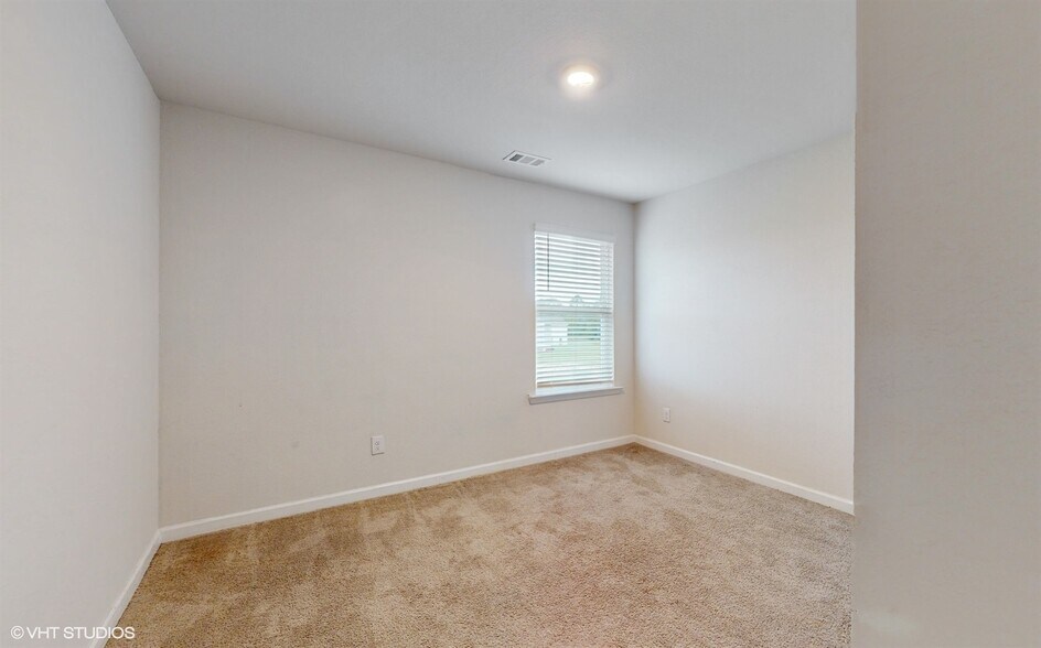 Building Photo - 3302 Bridgewood Dr