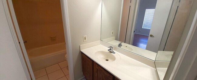 Building Photo - 1ST FULL MONTHS RENT FREE!!! AFFORDABLE UNIT IN NORTH PHOENIX!!!