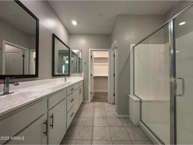 Building Photo - 775 E Furness Dr