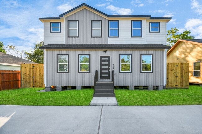 Primary Photo - 10522 Sierra Dr