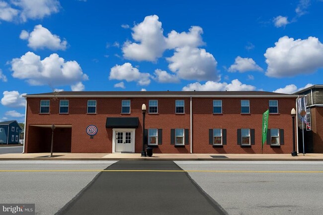Primary Photo - 358 Main St