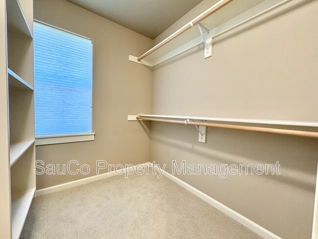 Building Photo - 7182 NE Rockridge Pl