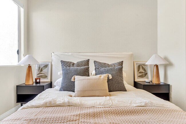 Building Photo - 11424 Via Rancho San Diego