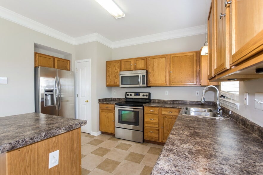 Building Photo - 4724 Sunburst Ln