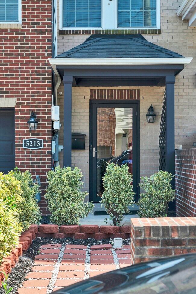 Building Photo - 5213 D St SE