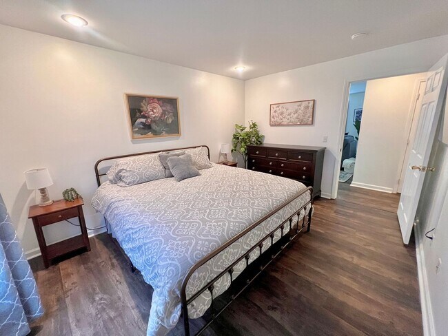 Building Photo - 707 Bagwell Ct