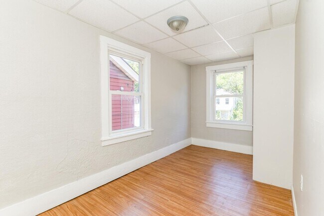 Building Photo - 148 Midland Ave