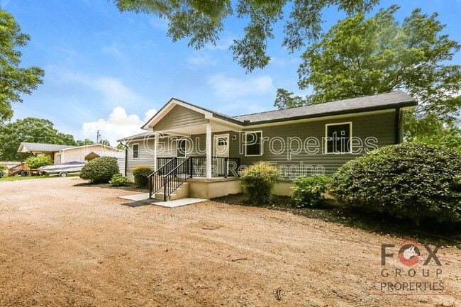 Primary Photo - 152 Midway Lake Rd