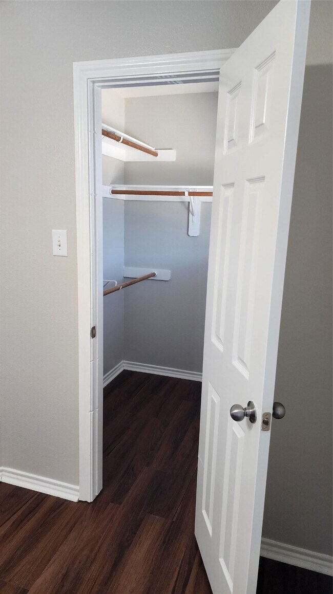 Building Photo - 11430 Hackmatack Way