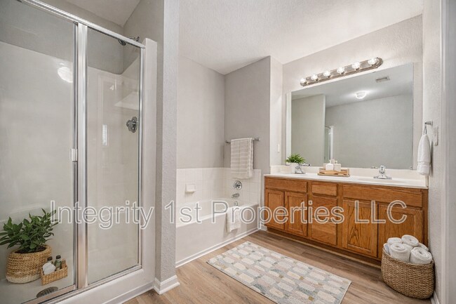 Building Photo - 8880 N Helena Ave