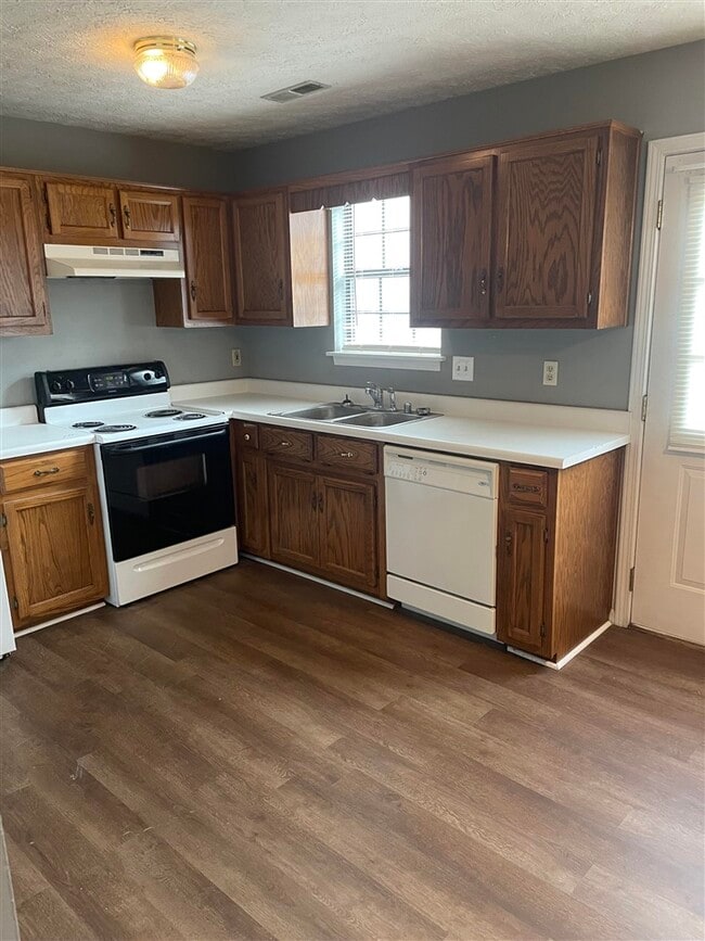 Building Photo - 1744 Cave Mill Rd