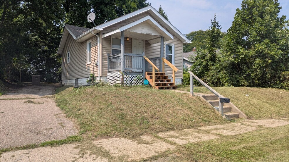 2 bedroom 1 bath house near 59 - 83 McKinley St