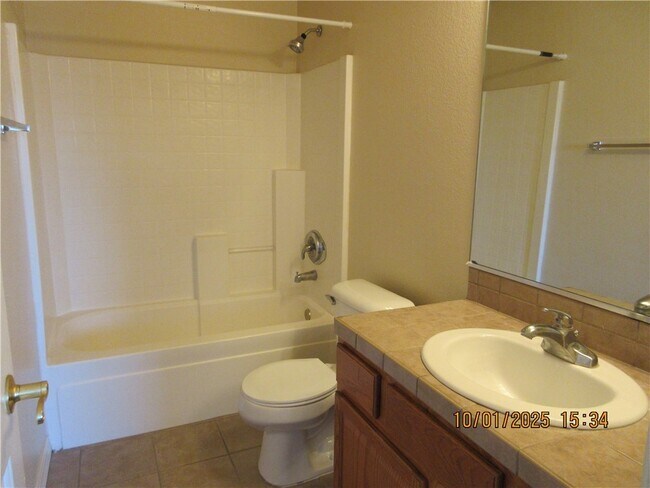 Building Photo - 3156 Gordon Dr