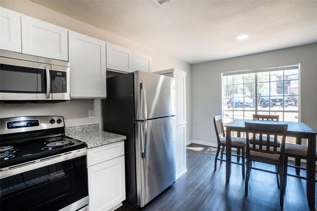 Building Photo - 1815 River Crossing Cir