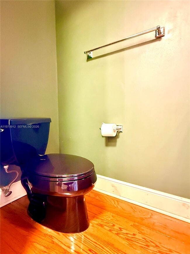 Building Photo - 2533 NE 15th St