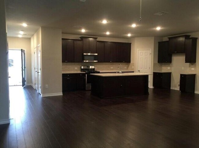 Building Photo - 7307 Albany Dr