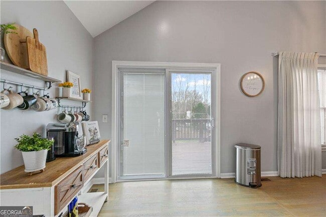 Building Photo - 2437 Pondside Pl NE