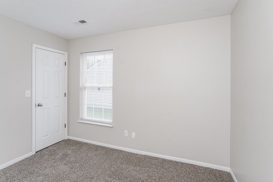 Building Photo - 4613 Lunenburg Dr