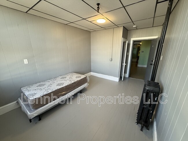 Building Photo - 82-86 South Broadway - 26