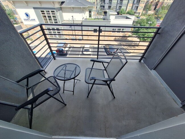 Building Photo - CH-Cortland Flatirons