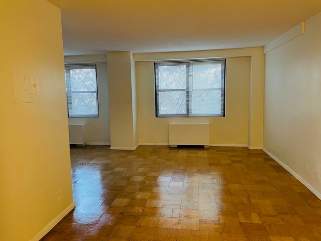 Building Photo - 201 St Pauls Ave