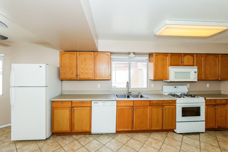 Building Photo - 1605 Fig Palm Ct