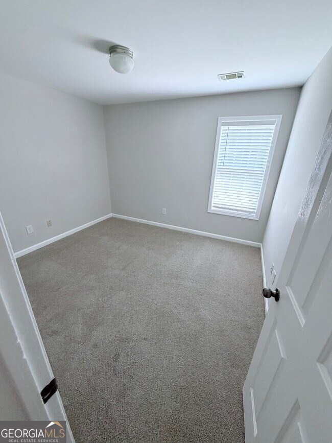 Building Photo - 3816 Landing Terrace