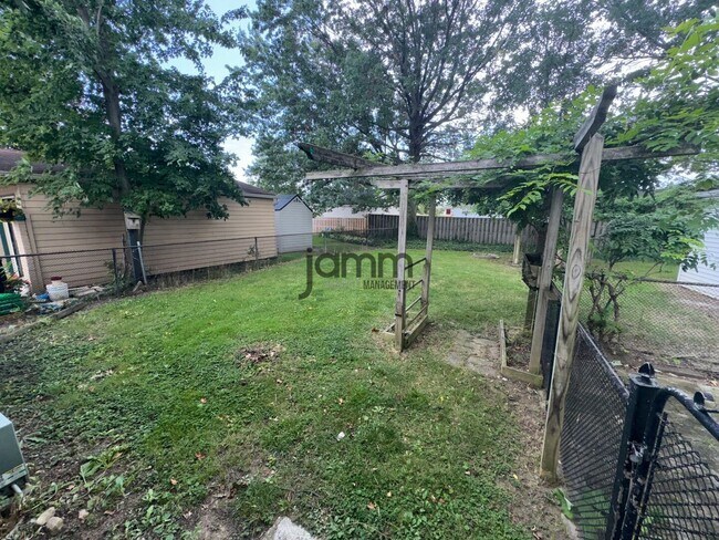 Building Photo - 14635 Sylvia Dr