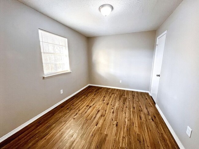 Building Photo - 8917 Tanya Dr