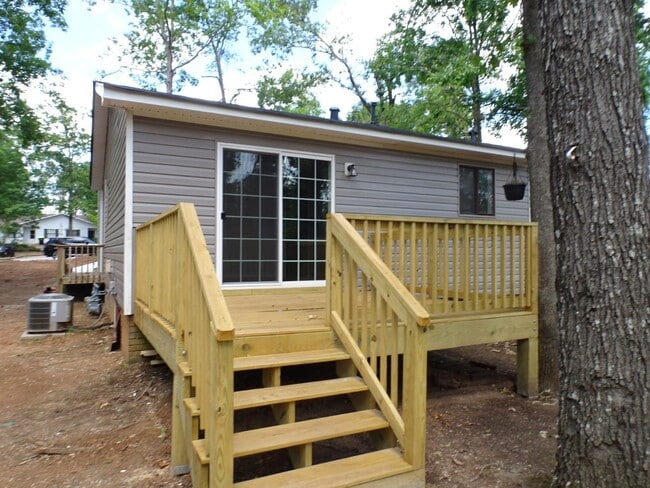 Building Photo - 13-15 Oak Mt Dr