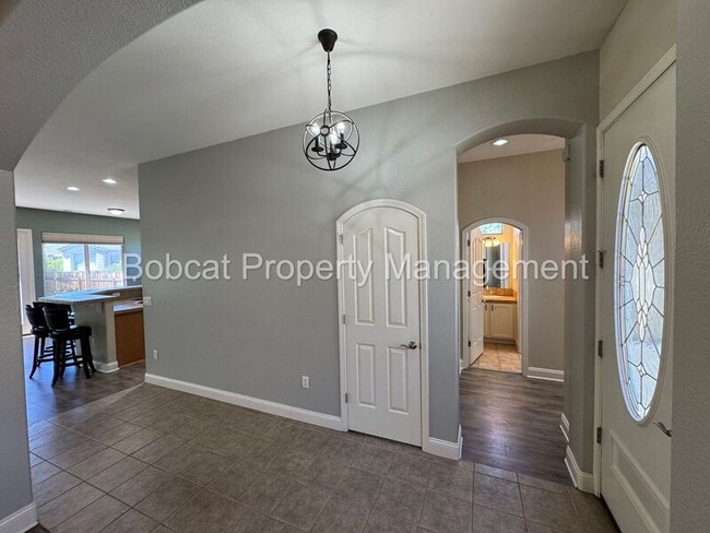 Building Photo - 1260 Flintwood Dr