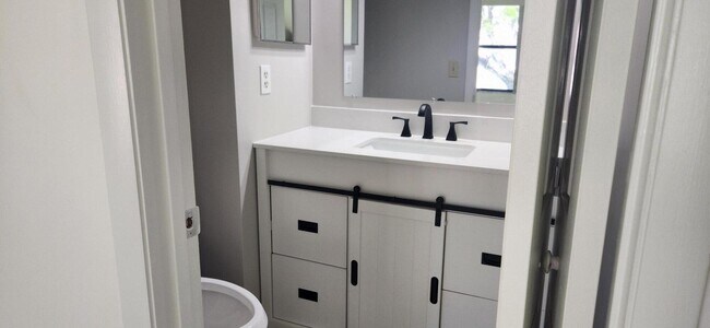 Building Photo - 6832 Palmetto Cir S