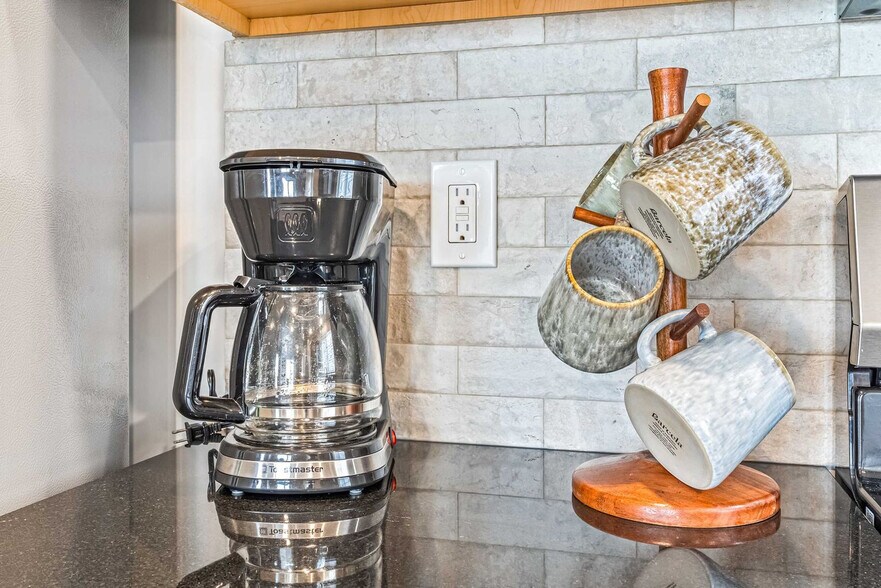 Building Photo - 5126 E Sylvan Hart Dr